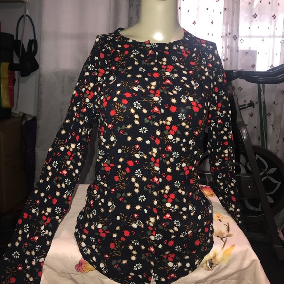 Levi's Blouse - Picture 2 of 3